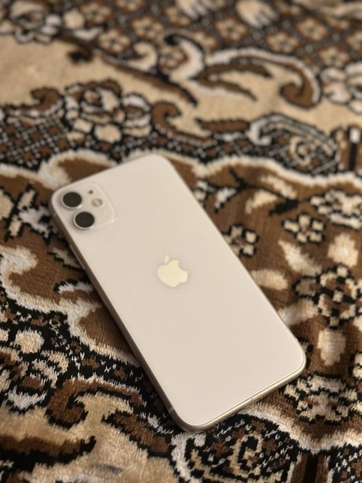 iPhone 11 – funcționează perfect, cameră bună, baterie ok.