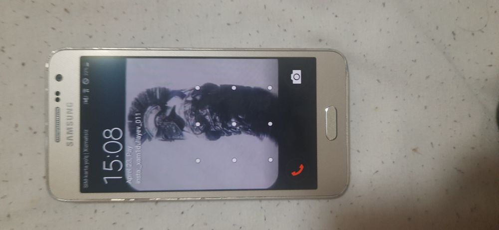 Telefon sotiladi samsung a3 narxi 180.000 yana kelishiladi