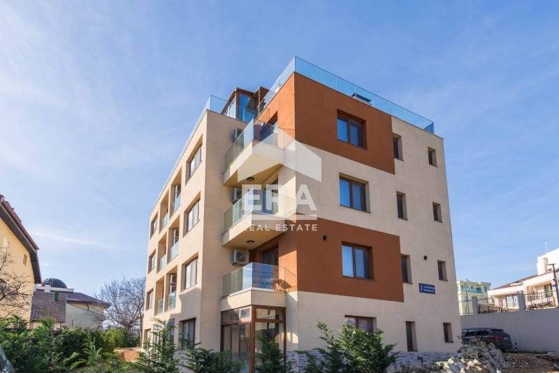 Двустаен обзаведен апартамент за продажба, със собствен двор/веранда,