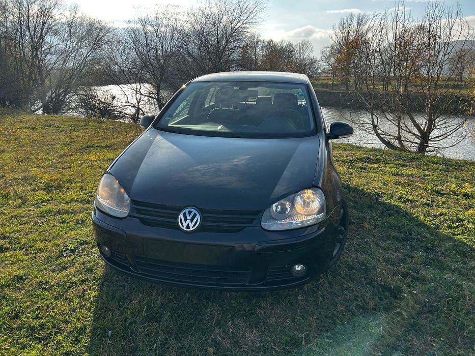 Volkswagen Golf 5 variante auto

 2350 Euro

1.6 benzina

An fabricați