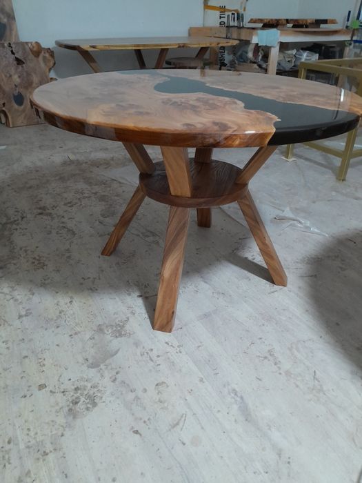 Стол обеденный в гостинную