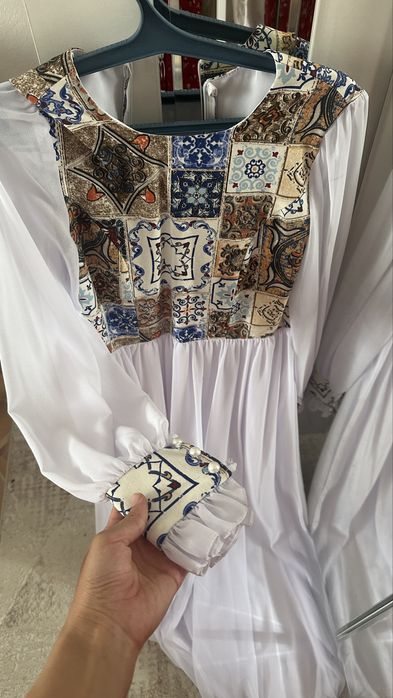 Платье почти новые одевала 1-2 раза