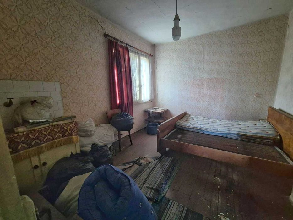 Къща в гр. Кнежа !