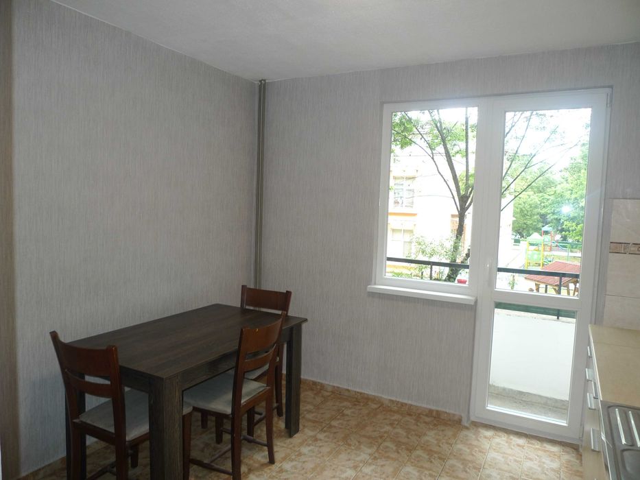 Дава се под наем Тристаен апартамент в София, Банишора - 650 кв.м за 648.21 € - Снимка #1