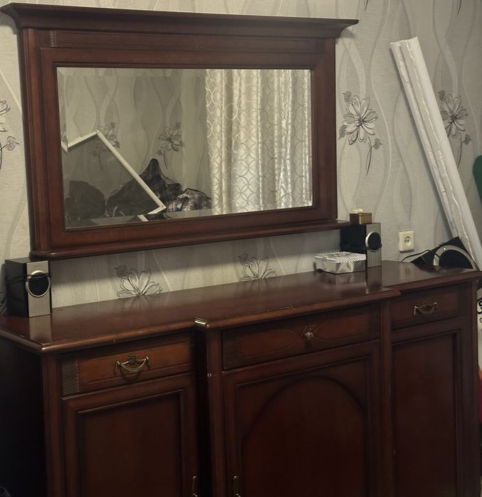 Продам сервант для посуд в хорошем состоянии