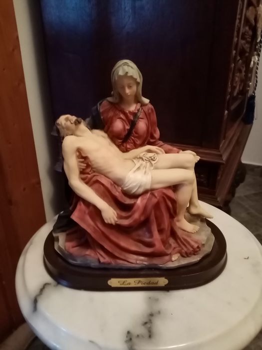 Statueta superba pentru. Paste