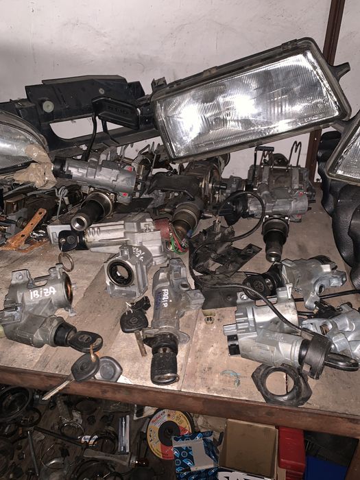 Contact ,butuc ,Yale auto