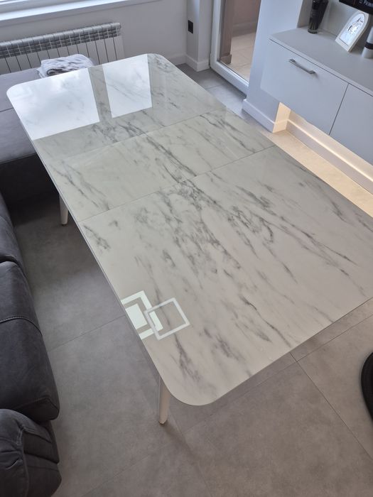 Разтегателна трапезна маса