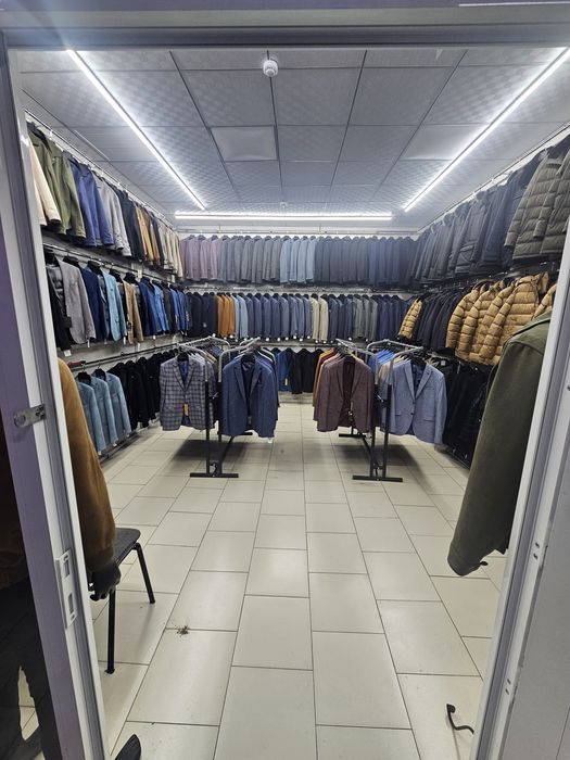 Продаётся бутик с товаром , точка наработаная.