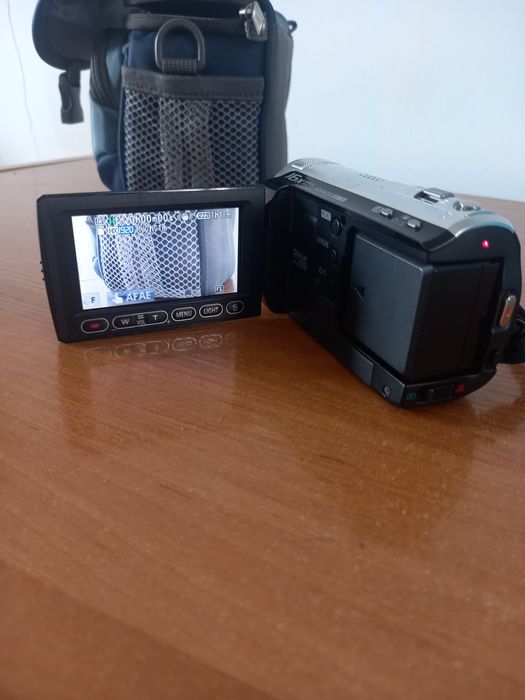 Срочно продам Видеокамеру panasonic HDC-SD10
