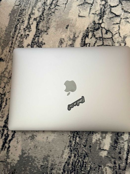 Продавам MacBook Pro 13” (2019). Работи отлично, без забележки