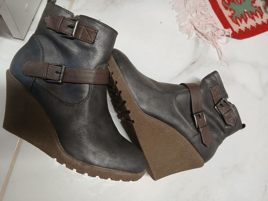 Botine-cizme scurte