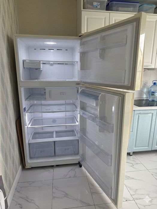 продается холодильник