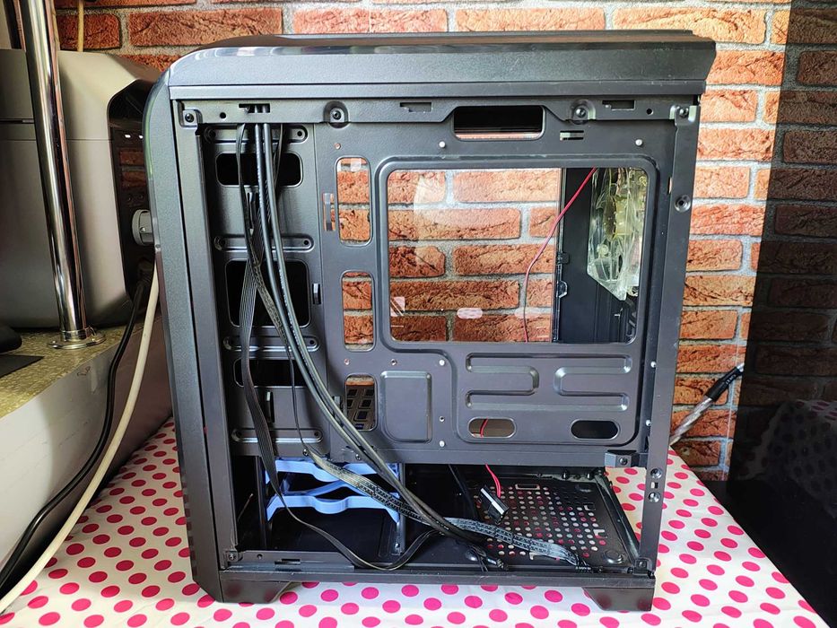 Carcasa PC MYRIA MY8704BK.