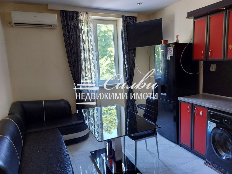 Дава се под наем Тристаен апартамент в Шумен, Център - 68 кв.м за 382.5 € - Снимка #1