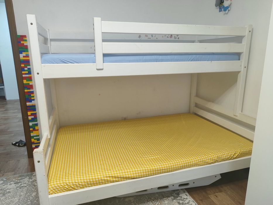 Продам двух яруснную кровать