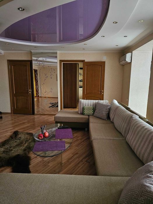 Продам 5 комнатную квартиру