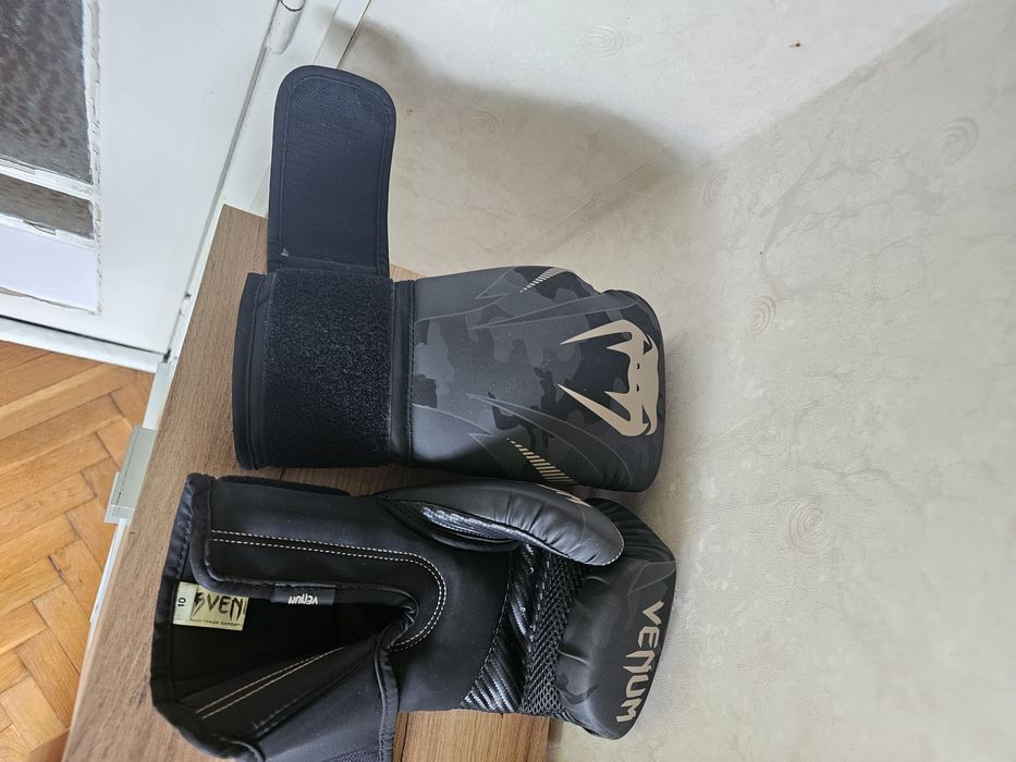 *КОМЕНТАР*Боксови ръкавици Venum Impact (Dark Camo/Sand) – 10 oz