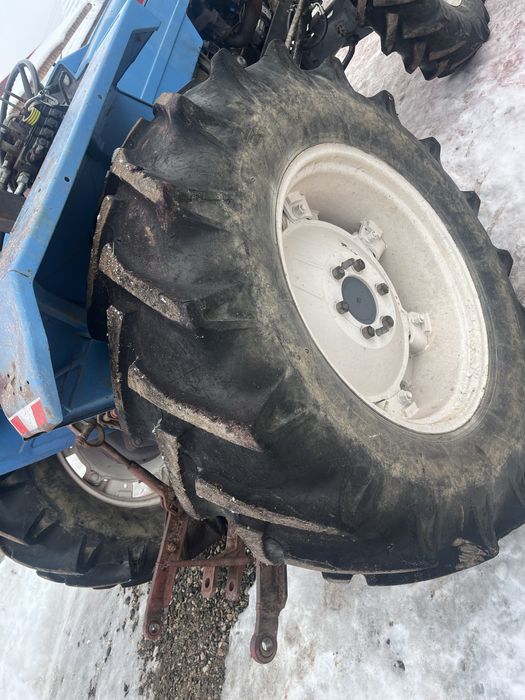 Vând tractor landini