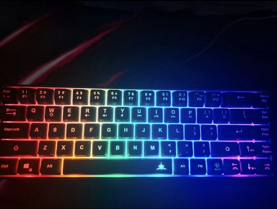 Tastatura Gaming White Shark cu fir, Rainbow LED