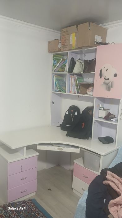 Стол для учебника