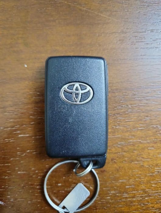 Продам смарт ключ от от Toyota corolla