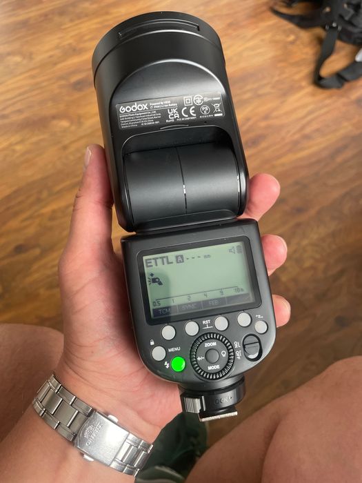 Вспышка Godox v1c для Canon