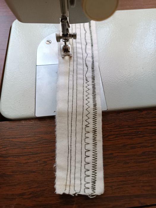 Продам швейную машинку