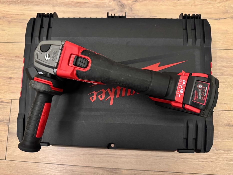 НОВ Акумулаторен ъглошлайф Milwaukee M18FSAG125X батерия зарядно куфар