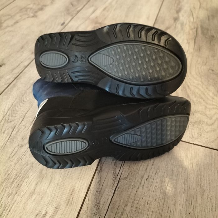 Срочно продам детские сапоги