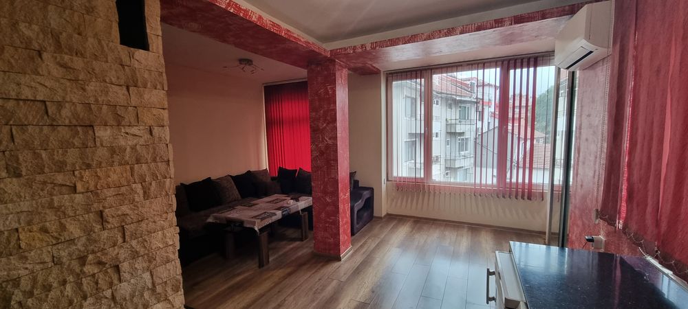 Дава се под наем Тристаен апартамент в Асеновград - 65 кв.м за 300 € - Снимка #1