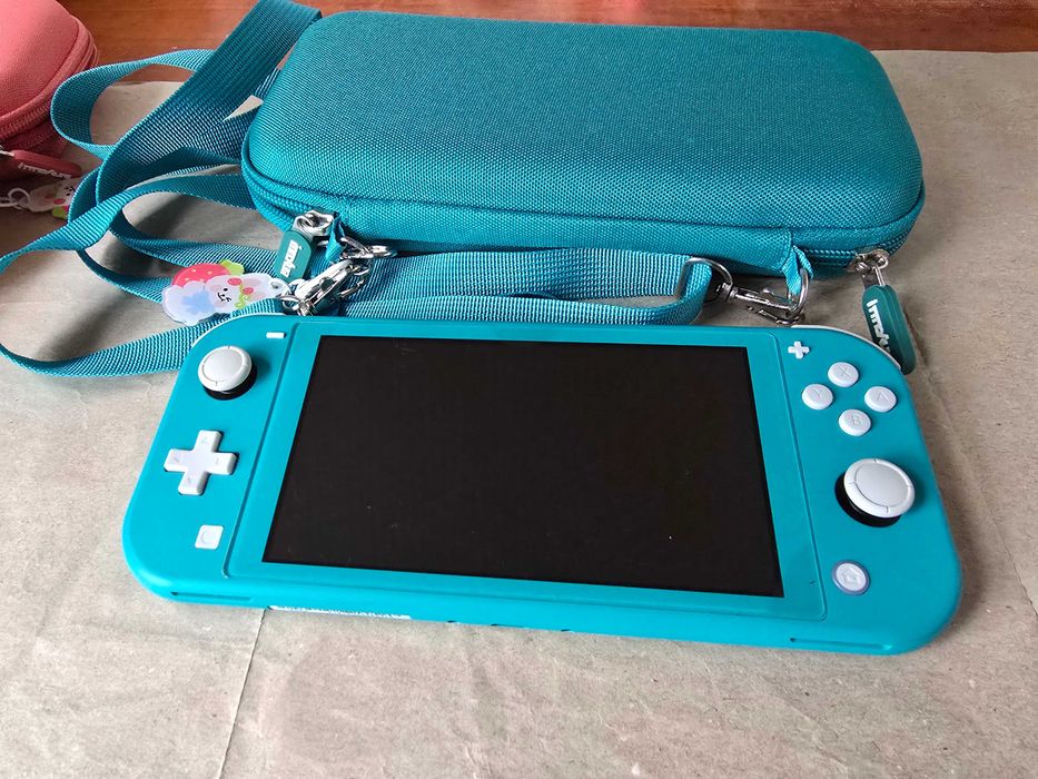 Nintendo Switch Turquoise 128GB карта, Калъф, Протектор и Гръбче