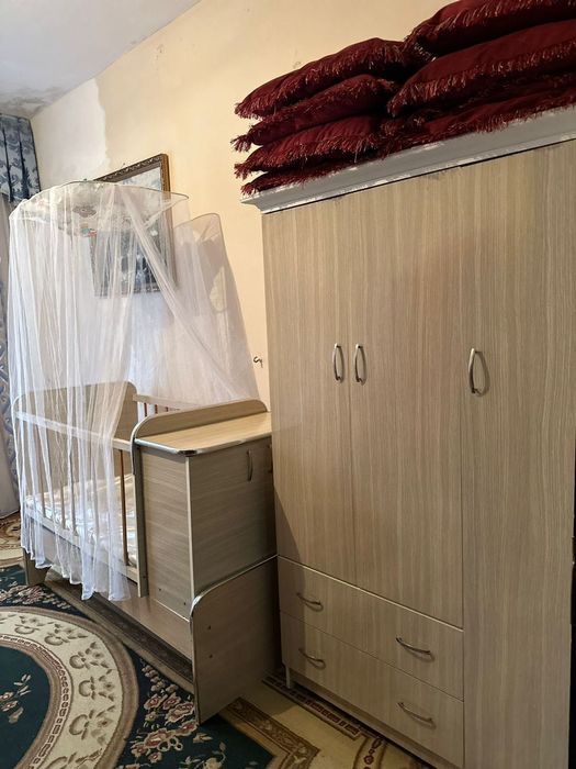 Детский кровать и шкаф
