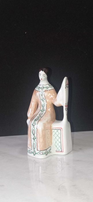 Девушка с прялкой