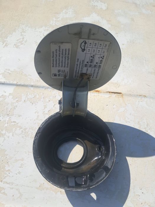 Продам крышку бака от фолксваген