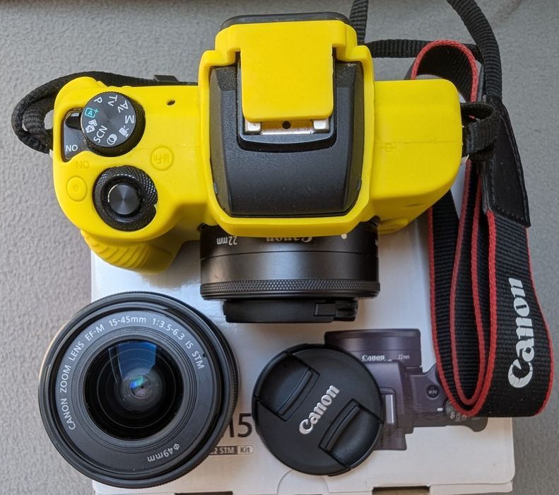 Фабричен комплект Canon M50 с два обектива и адаптер