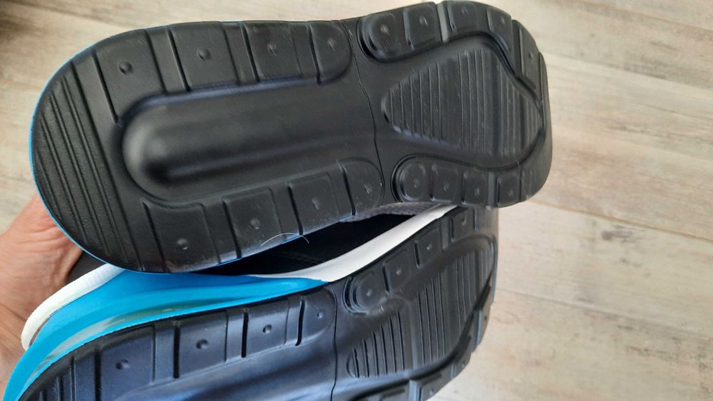 Продамам чисто нови маратонки Nike Air номер 8,5/42