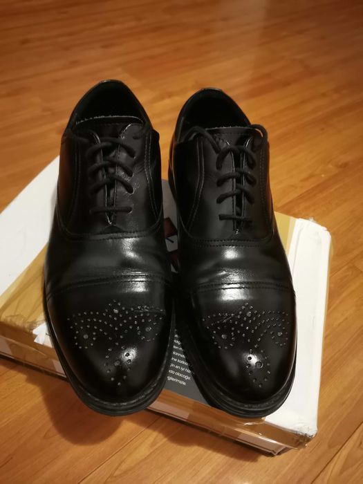 Pantofi model brogue piele, TOMMY ,mar 42 negri ,impecabili