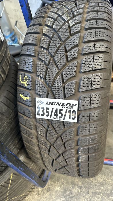 235/45/19 DUNLOP M+S