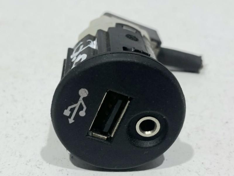 Priza bricheta Nissan Qashqai (2007-2010) [J10]