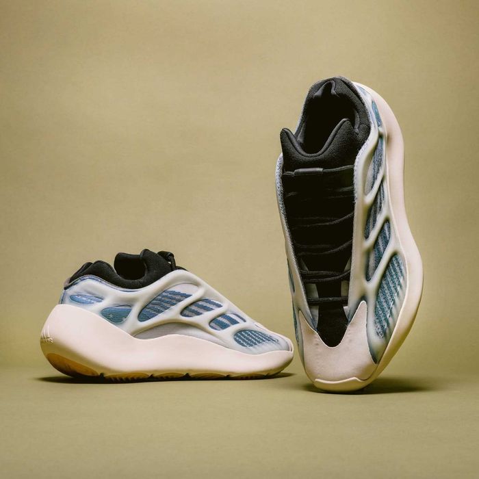 Топовые кроссовки Yeezy 700 v3