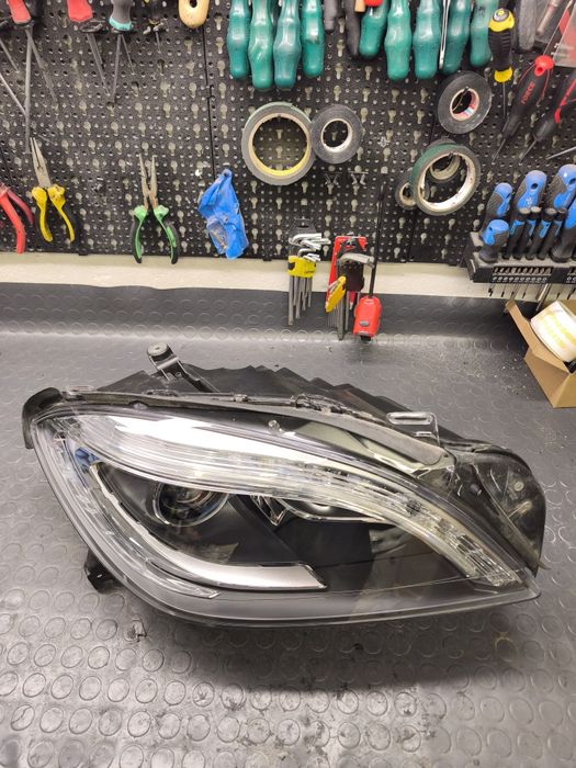 Десен завиващ ксенонов фар за Mercedes  ML W166
