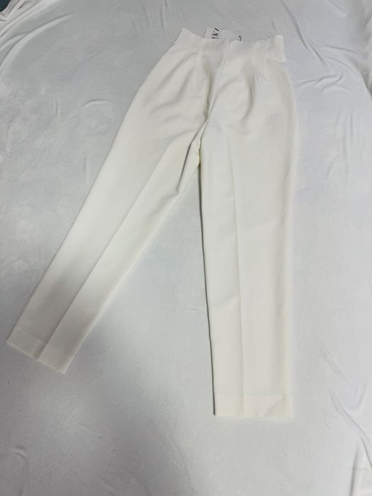 Pantaloni albi conici eleganți cu talie înaltă pense Zara mărimea XS