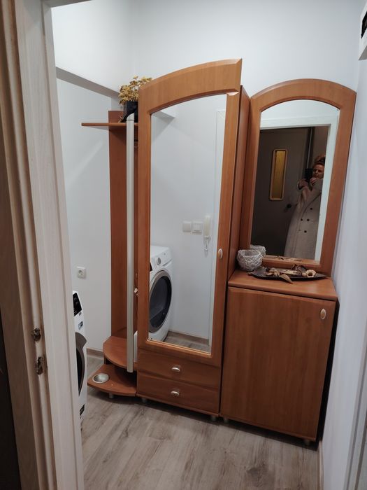 Мебел за антре-много много удобна