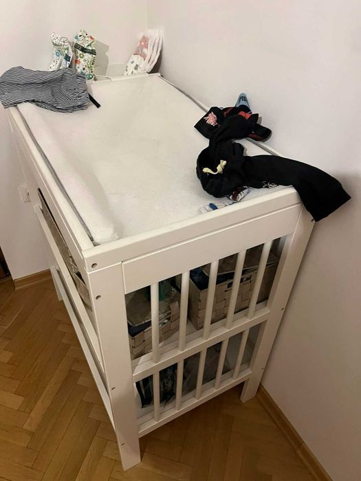 IKEA GONATT бебешко креватче с чекмедже + IKEA SUNDVIK маса за повиване/скрин