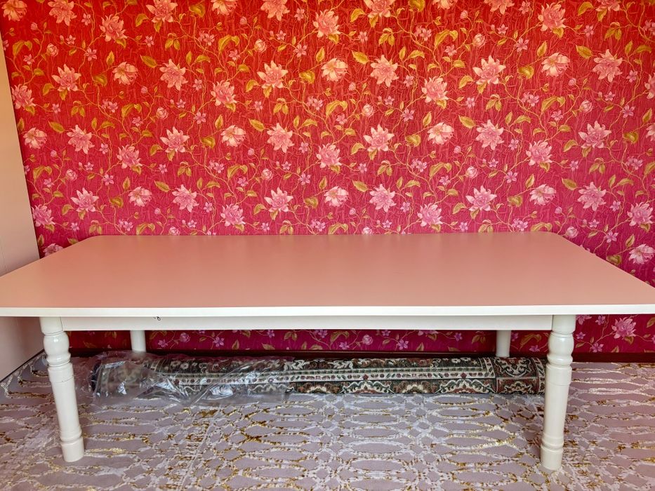 Белый стол с съемными ножками