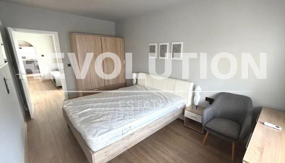 Дава се под наем Двустаен апартамент в Варна, Цветен квартал - 65 кв.м за 700 € - Снимка #5