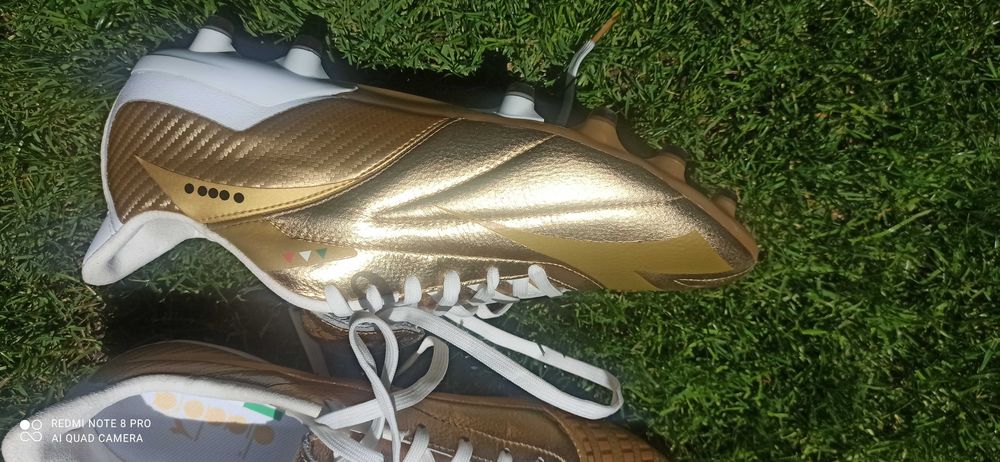 Футболни обувки Диадора,произведени в Италия.