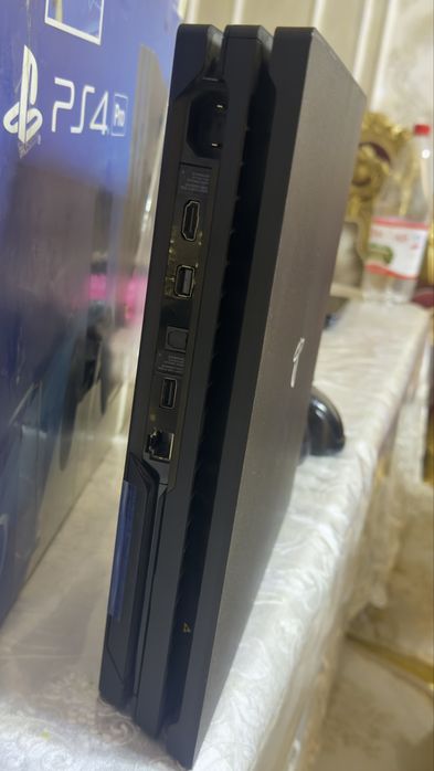 Playstation 4 pro, 2 джойстика
