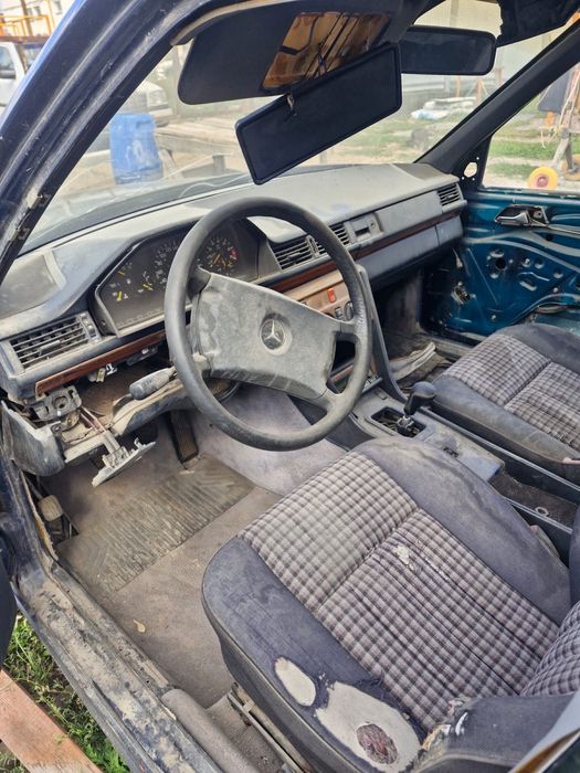 Продам Mersedes W124 на разбор полностью
